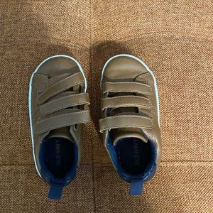 Toddler Boys old navy shoes 7